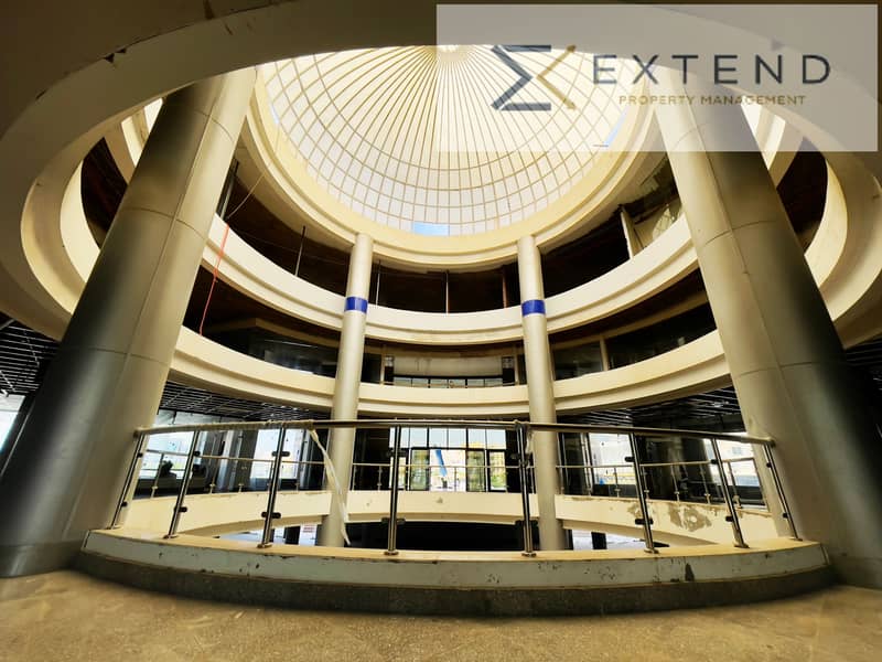 In a strategic location with high daily traffic, a commercial space for rent measuring 100 sqm in the heart of 6th of October on the central axis inside a shopping mall, suitable for multiple activities. - Ansicht 6