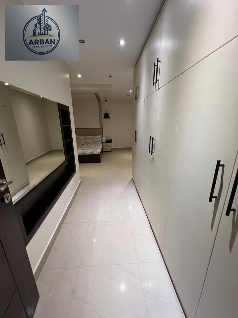 For rent, a furnished hotel apartment, first occupancy in Zahraa El Maadi, 10th Sector, next to Carrefour, in the midst of restaurants and international brands and the ring road. - Altro