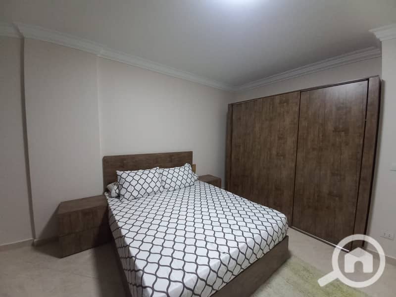 Luxury apartment for rent – directly from the owner inside the Ashgar Darna compound – Zahra El Maadi. If you are looking for upscale housing and privacy in a distinguished location, this is an opportunity not to be missed. Fully furnished with luxurious furniture from Hub Furniture and In & Out, ultra-super-lux finishing. - Widok 3