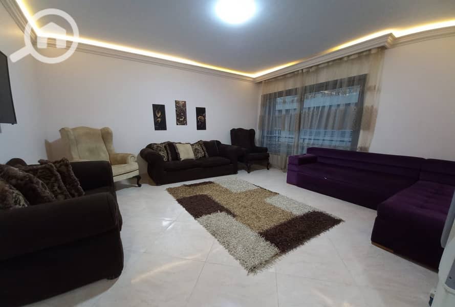 Luxury apartment for rent – directly from the owner inside the Ashgar Darna compound – Zahra El Maadi. If you are looking for upscale housing and privacy in a distinguished location, this is an opportunity not to be missed. Fully furnished with luxurious furniture from Hub Furniture and In & Out, ultra-super-lux finishing. - Widok 6
