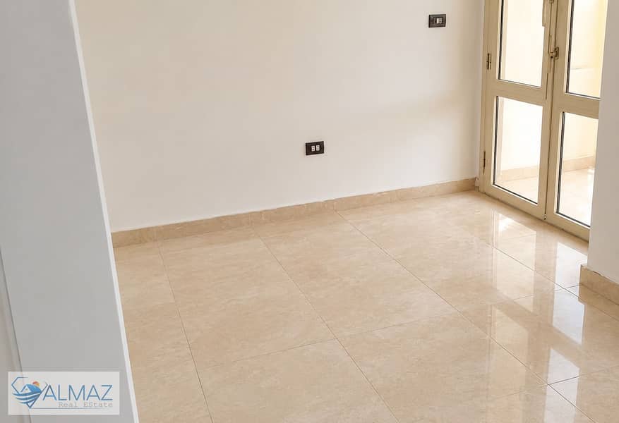 A distinctive, unfurnished apartment for rent, suitable for both administrative and residential use, in the Fifth Settlement, South Lotus area. - Aanzicht 2