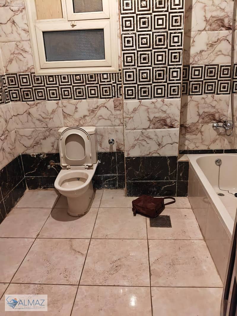 A distinctive, unfurnished apartment for rent, suitable for both administrative and residential use, in the Fifth Settlement, South Lotus area. - Aanzicht 4