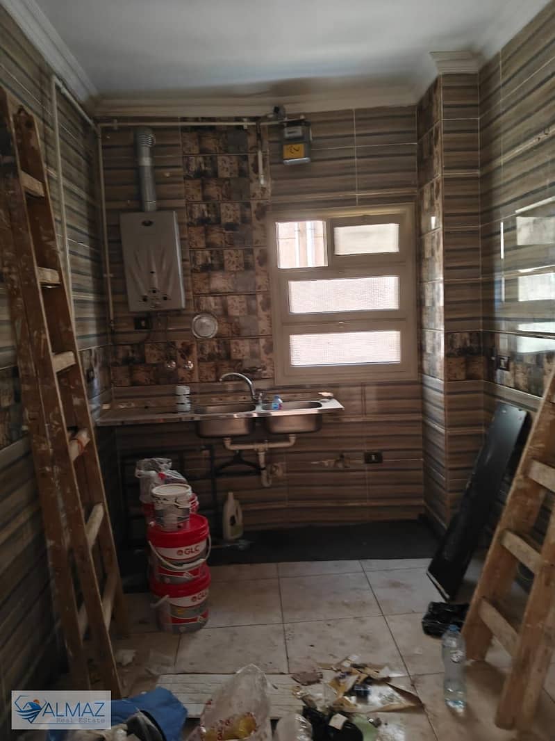 A distinctive, unfurnished apartment for rent, suitable for both administrative and residential use, in the Fifth Settlement, South Lotus area. - Aanzicht 5