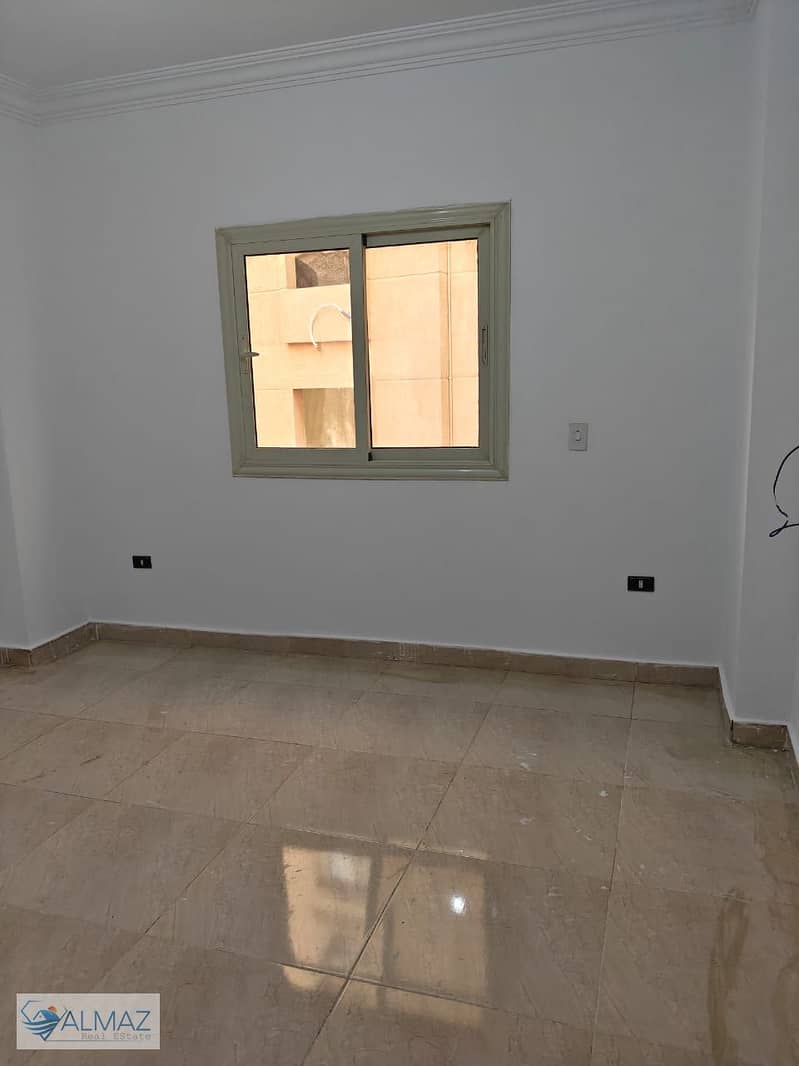 A distinctive, unfurnished apartment for rent, suitable for both administrative and residential use, in the Fifth Settlement, South Lotus area. - Meer