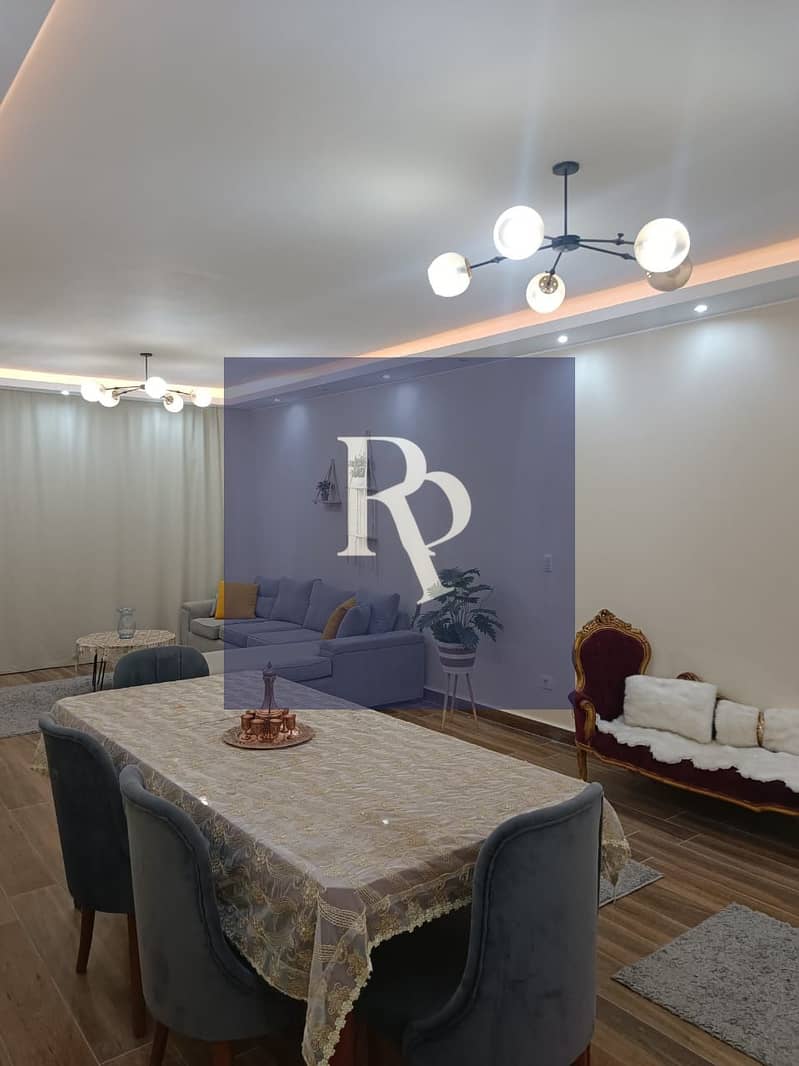 Enjoy living in a luxurious compound with a distinguished location in New Cairo, with a furnished apartment ready for immediate occupancy. – pohled 4