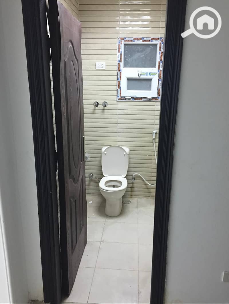 Apartment for sale in Darana Towers, Zahraa El Maadi, with a front view. Area: 200 sq mConsists of 3 bedrooms, 3 bathrooms, reception, and kitchen. 2nd - Vista 5