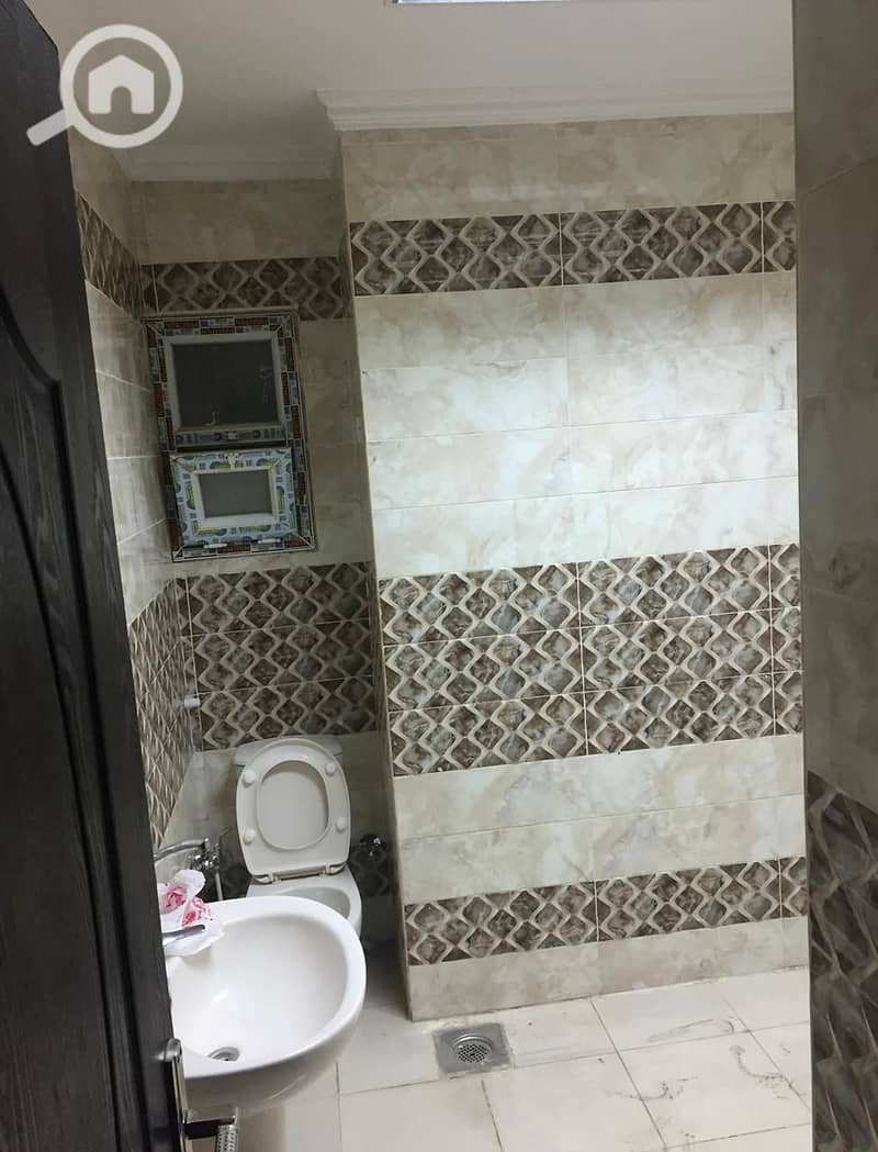 Apartment for sale in Darana Towers, Zahraa El Maadi, with a front view. Area: 200 sq mConsists of 3 bedrooms, 3 bathrooms, reception, and kitchen. 2nd - Vista 6
