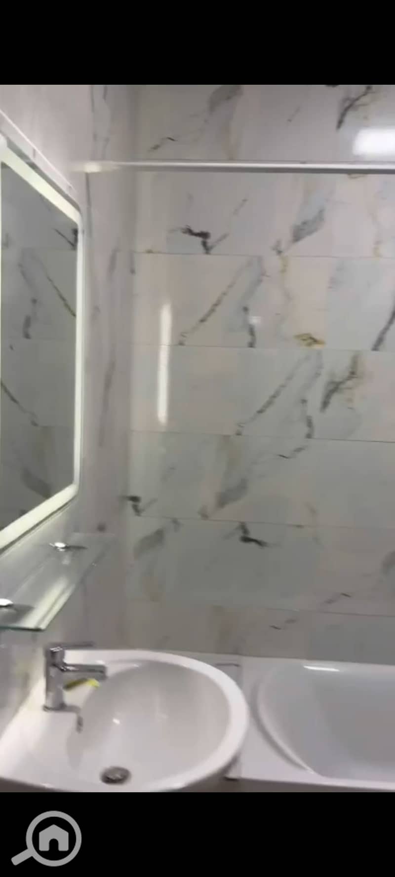 Apartment for sale in Darana Towers, Zahraa El Maadi, with a front view. Area: 200 sq mConsists of 3 bedrooms, 3 bathrooms, reception, and kitchen. 2nd - Altro