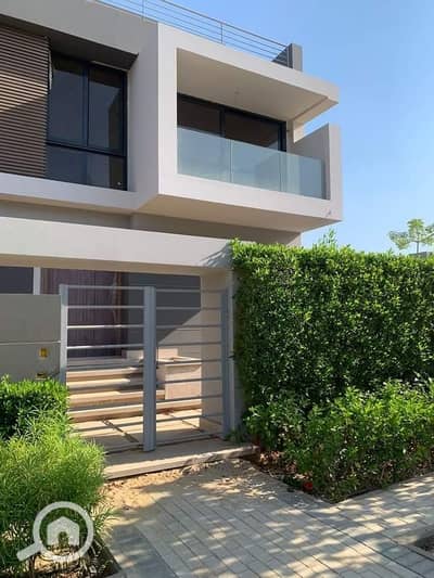 5 Bedroom Villa for Sale in Sheikh Zayed, Giza - 482084254_645094021798583_900414897247583556_n. jpg 5 Bedroom Villa for Sale in Sheikh Zayed, Giza - 482084254_645094021798583_900414897247583556_n. jpg