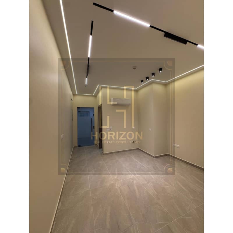 office 61m for rent in Lake View plaza mall New Cairo - Vaade 3