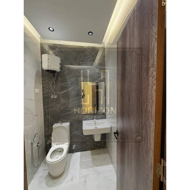 office 61m for rent in Lake View plaza mall New Cairo - Vaade 6