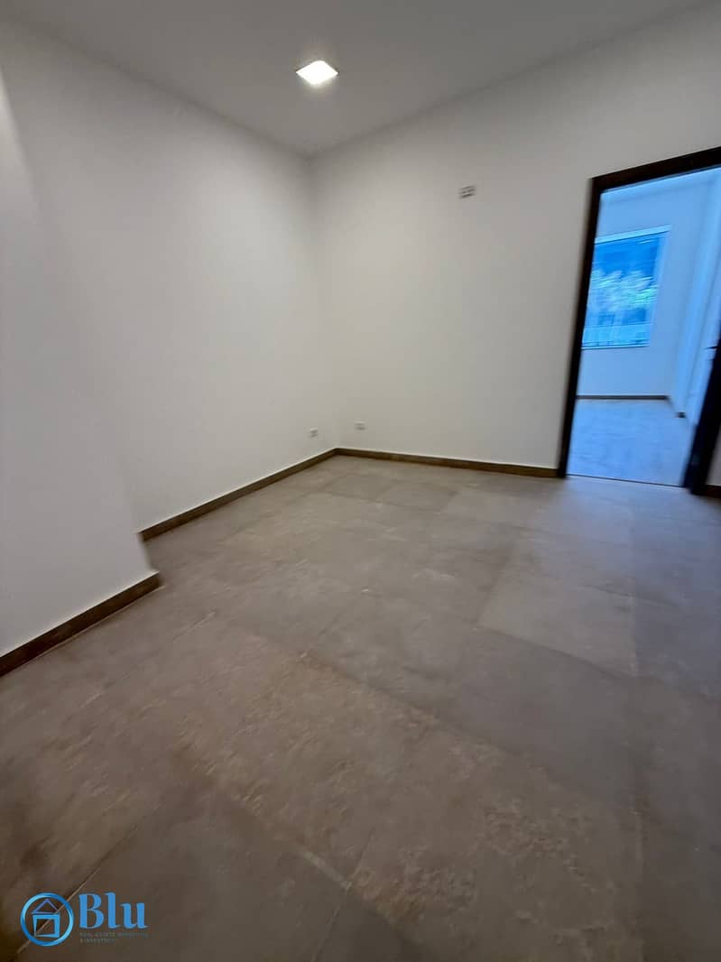 The largest fully finished administrative office for rent at Lake Town Mall strategically located on Bin Zayed Axis Ready for immediate use - Widok 3