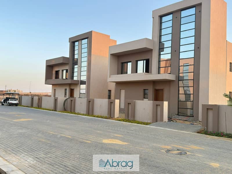 Townhouse for sale with an area of 290 meters in Sheikh Zayed, immediate sale - Ansicht 2