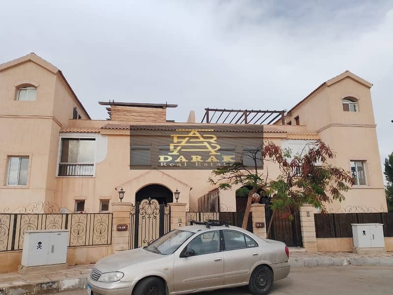 Two adjacent twin houses for sale, ready for commercial use. - Aanzicht 5