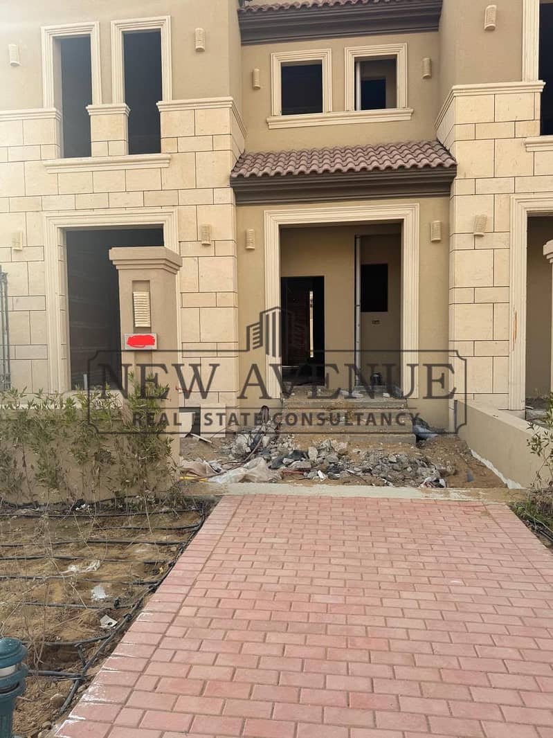 La Vista City Classic Townhouse Ready To Move 240 sqm 3 Bedrooms Prime Location - Mehr