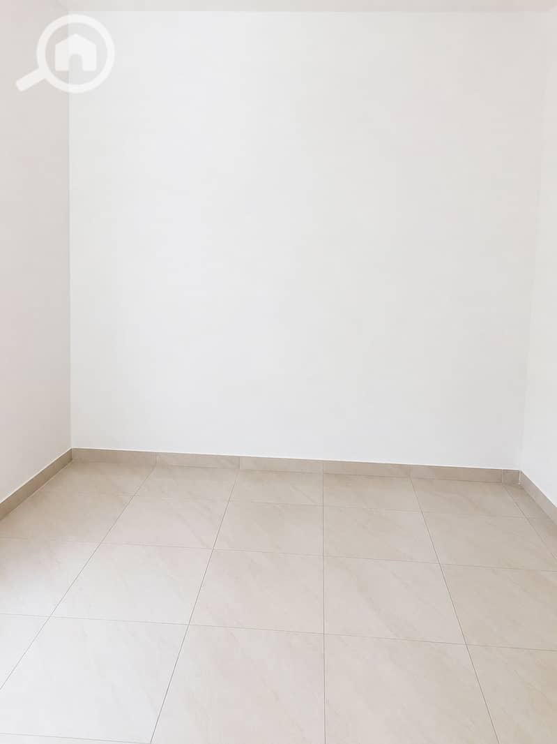 4 1000981362. png