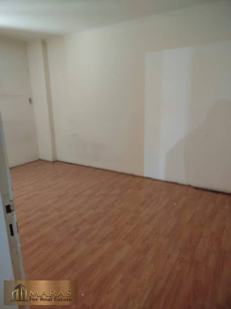 Apartment for Rent in New Maadi on Street 263 off Al Nasr Main Road Second Floor with Elevator 3 Bedrooms Family Residence Only - Więcej