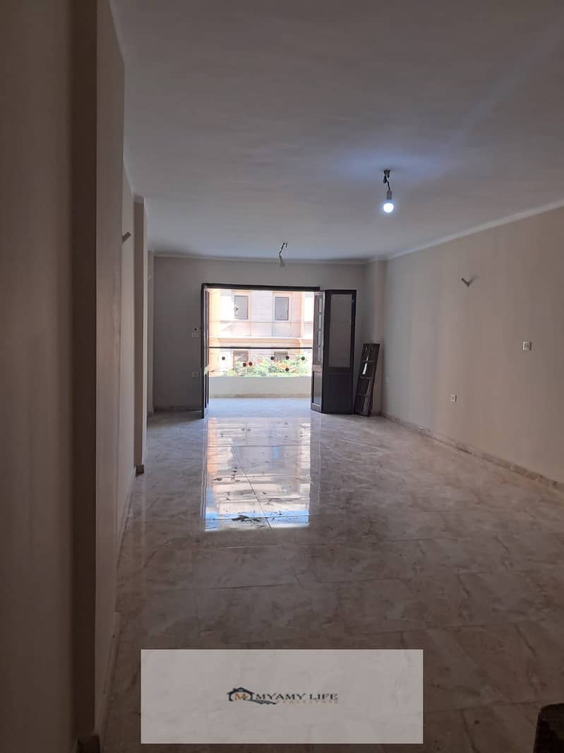 For rent, 170m² second-floor frontage directly next to Jardinia Street. - Vista 3