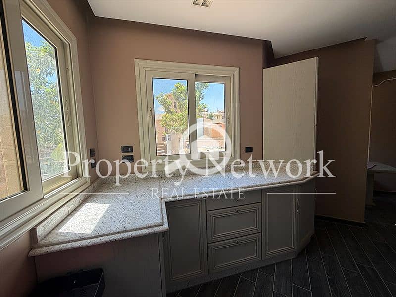 Fully Furnished & Fully Equipped 4BR Standalone Villa 440m | River Walk Compound, New Cairo - Vista 6