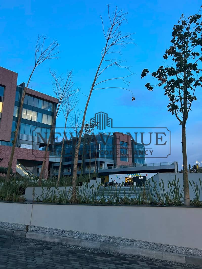 Prime Corner office with open view fully finished ready to move new Cairo - Widok 4