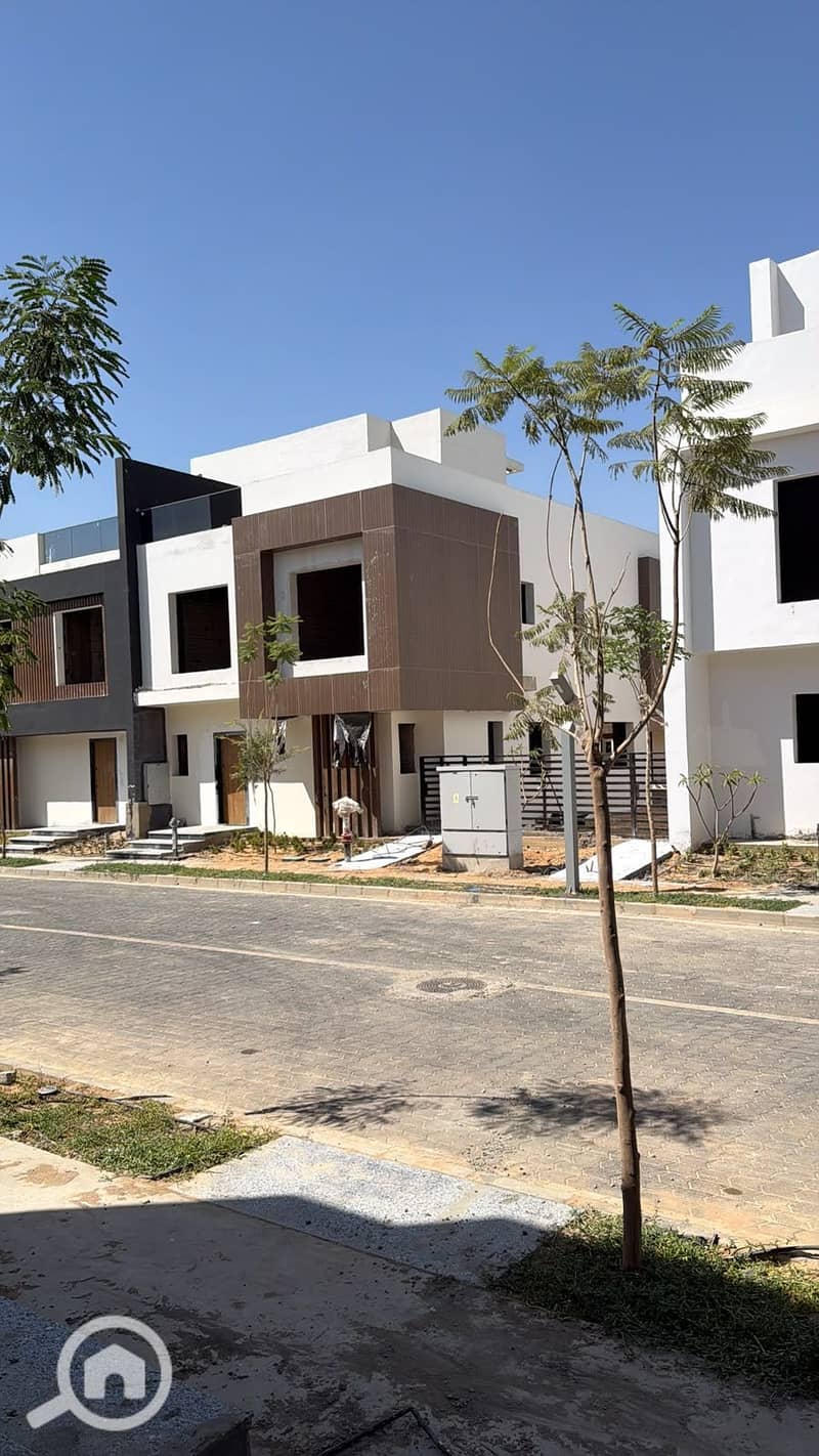Townhouse for sale – a unique opportunity in Sun Capital Compound - Więcej