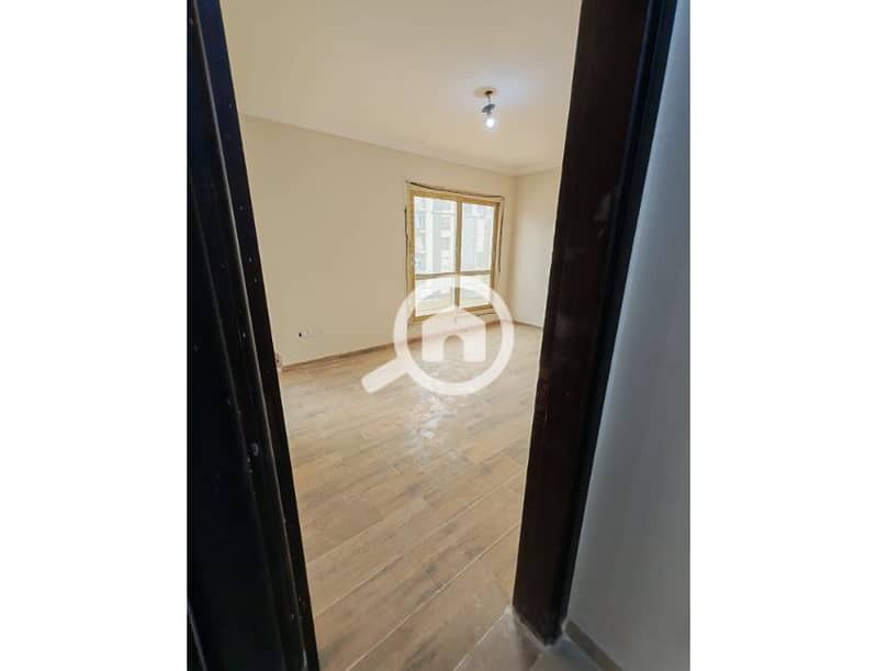 Fully finished apartment for sale directly from the owner, 115 m, with unobstructed view, in Jannat Zayed 4. Price negotiable. (Jannat October) - Meer