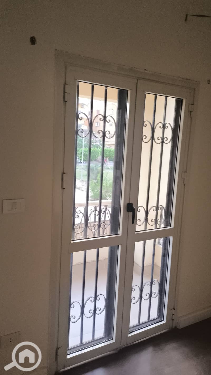 Apartment for rent with a kitchen on the upper ground floor on a main street suitable for all purposes and administrative companies in Sheikh Zayed. - Widok 3