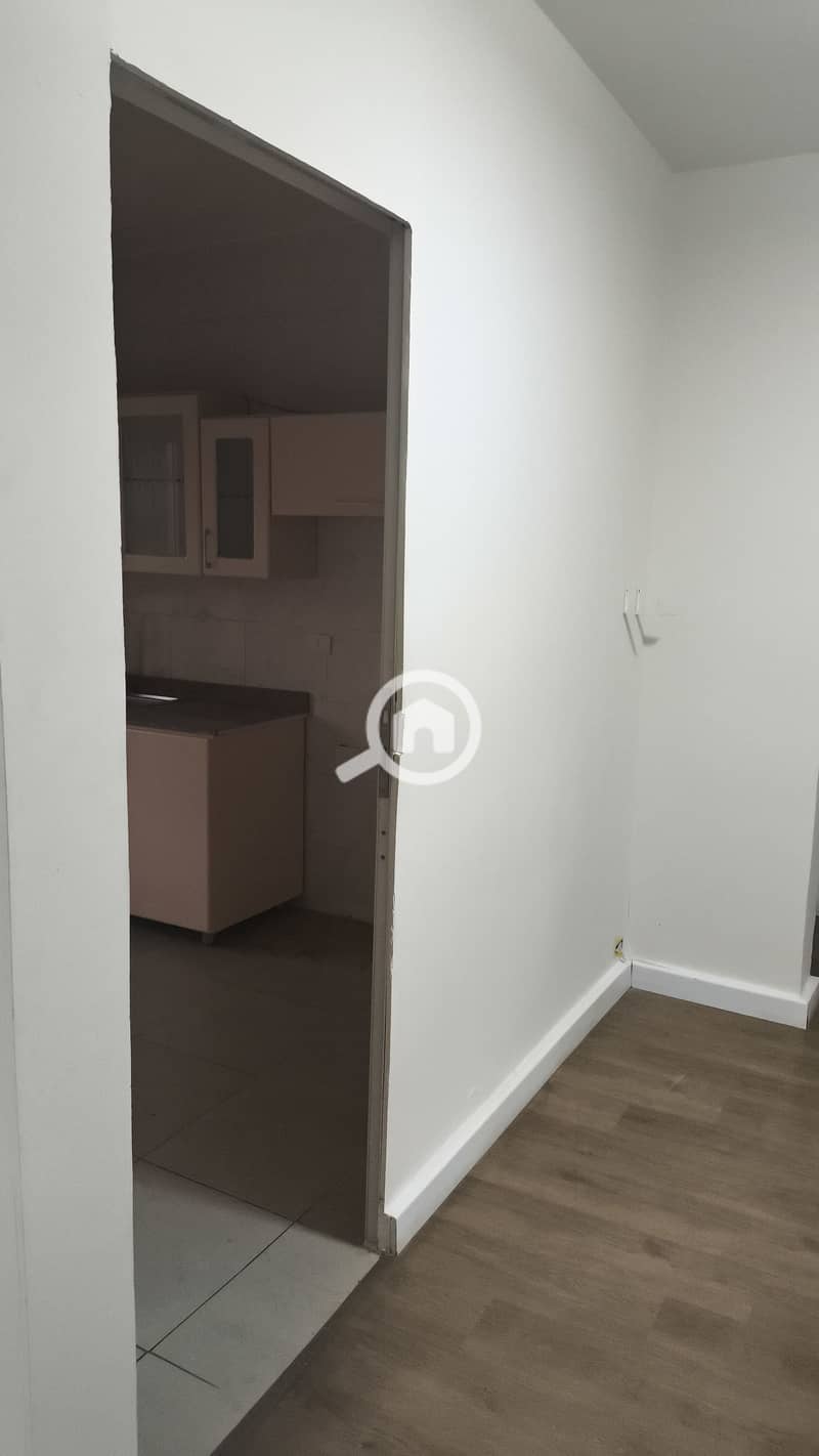 Apartment for rent with a kitchen on the upper ground floor on a main street suitable for all purposes and administrative companies in Sheikh Zayed. - Widok 5