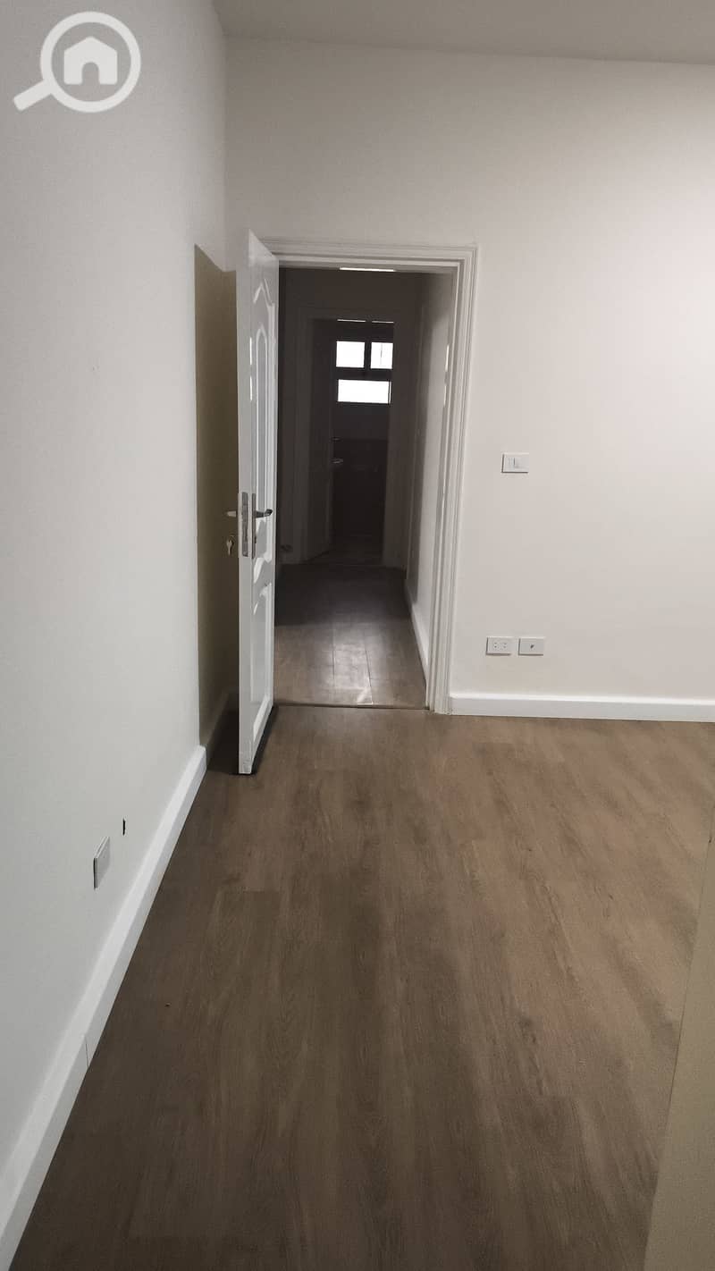 Apartment for rent with a kitchen on the upper ground floor on a main street suitable for all purposes and administrative companies in Sheikh Zayed. - Więcej