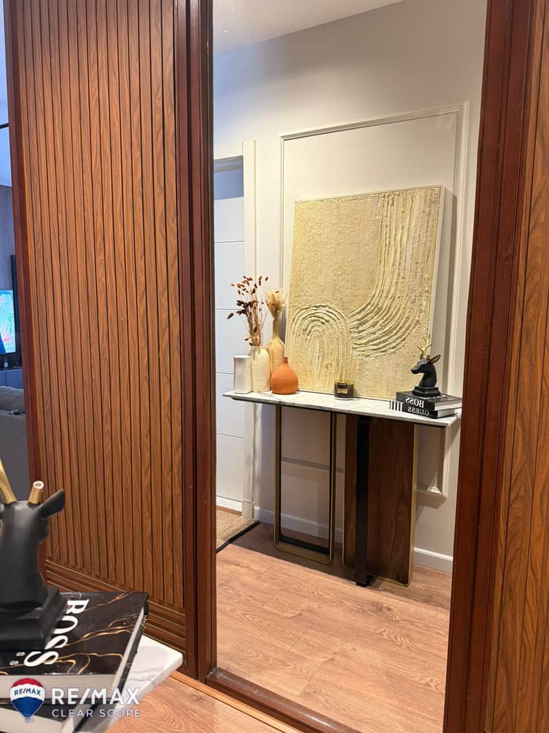 Luxury Apartment for Sale in Village Gate | Fully Upgraded & Ready to Move - Widok 3