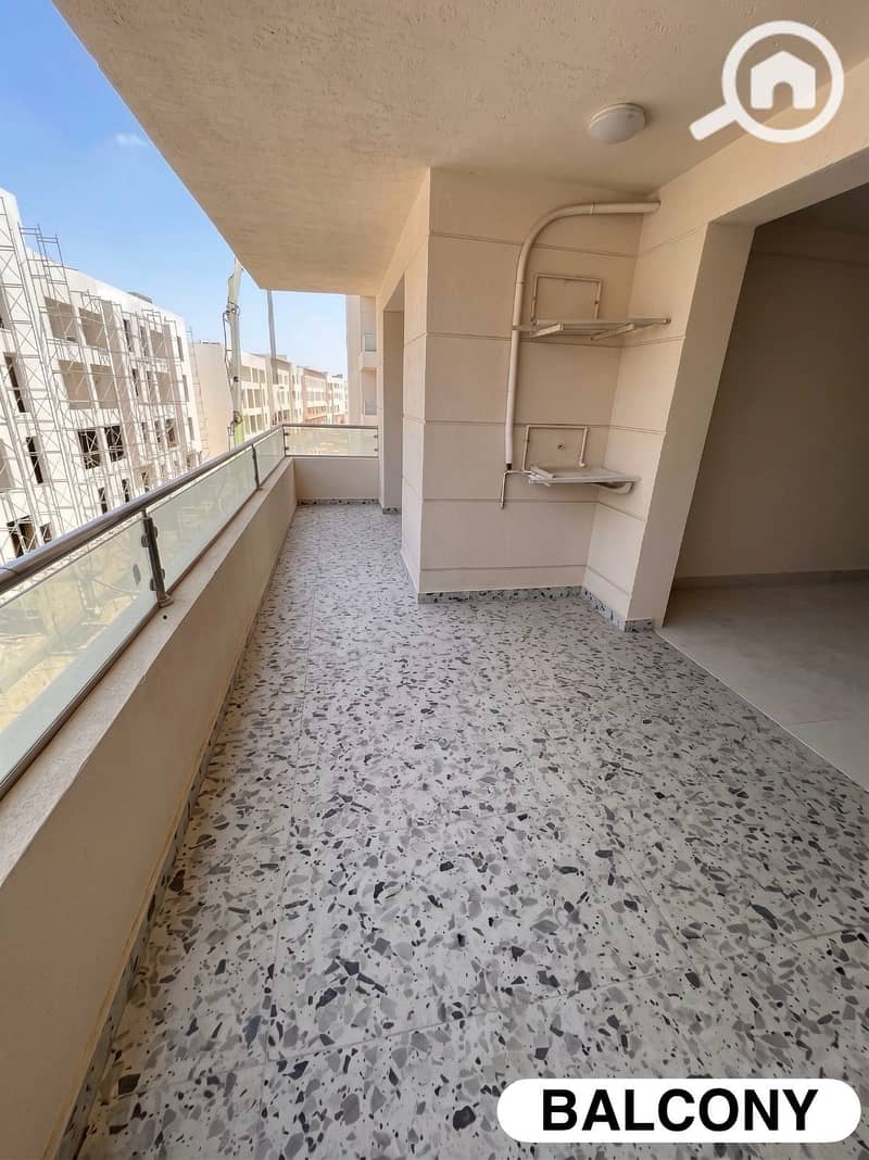 An entirely finished ultra super lux apartment in the New Administrative Capital. - Vista 2