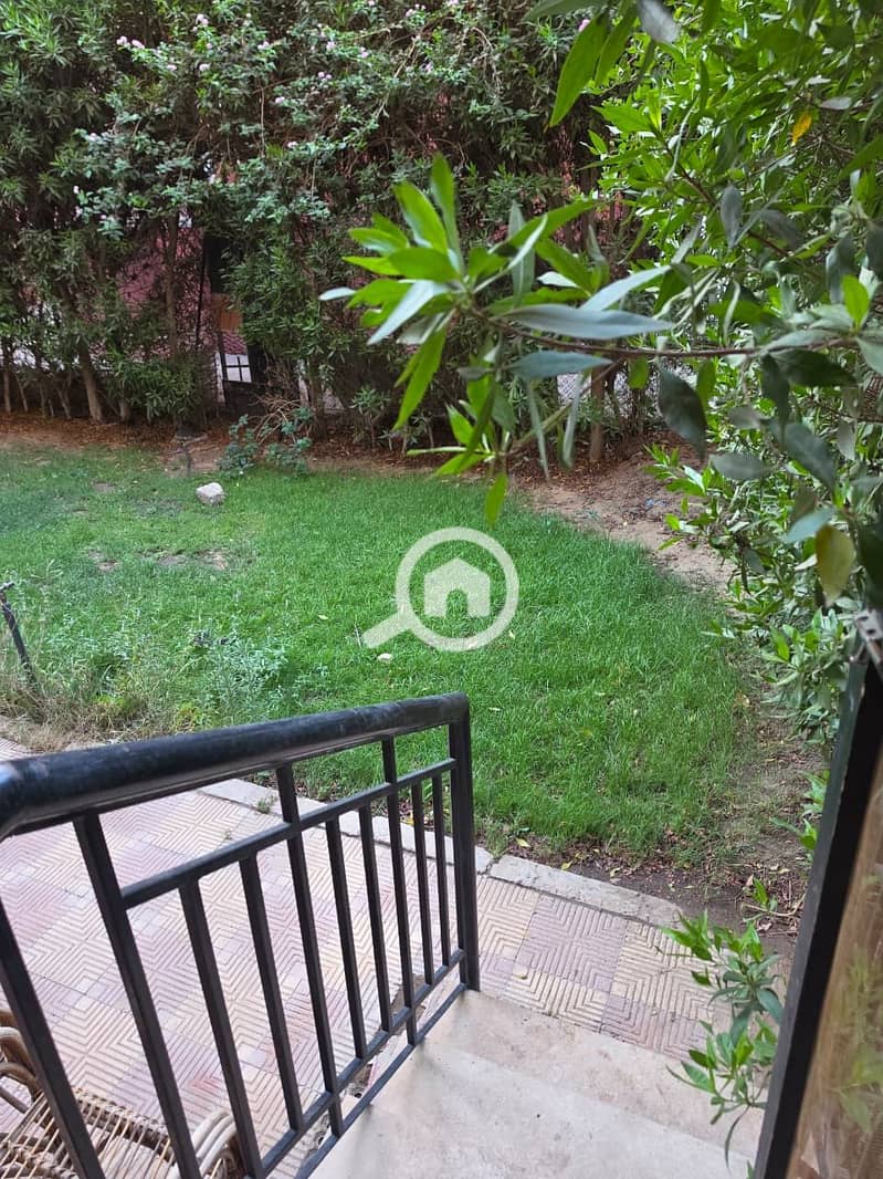 Furnished apartment with air conditioning on the ground floor with a garden in the Rode Zayed compound - Meer