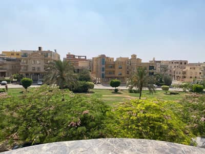 5 Bedroom Penthouse for Sale in New Cairo, Cairo - بنتهاوس البنفسج التجمع الأول