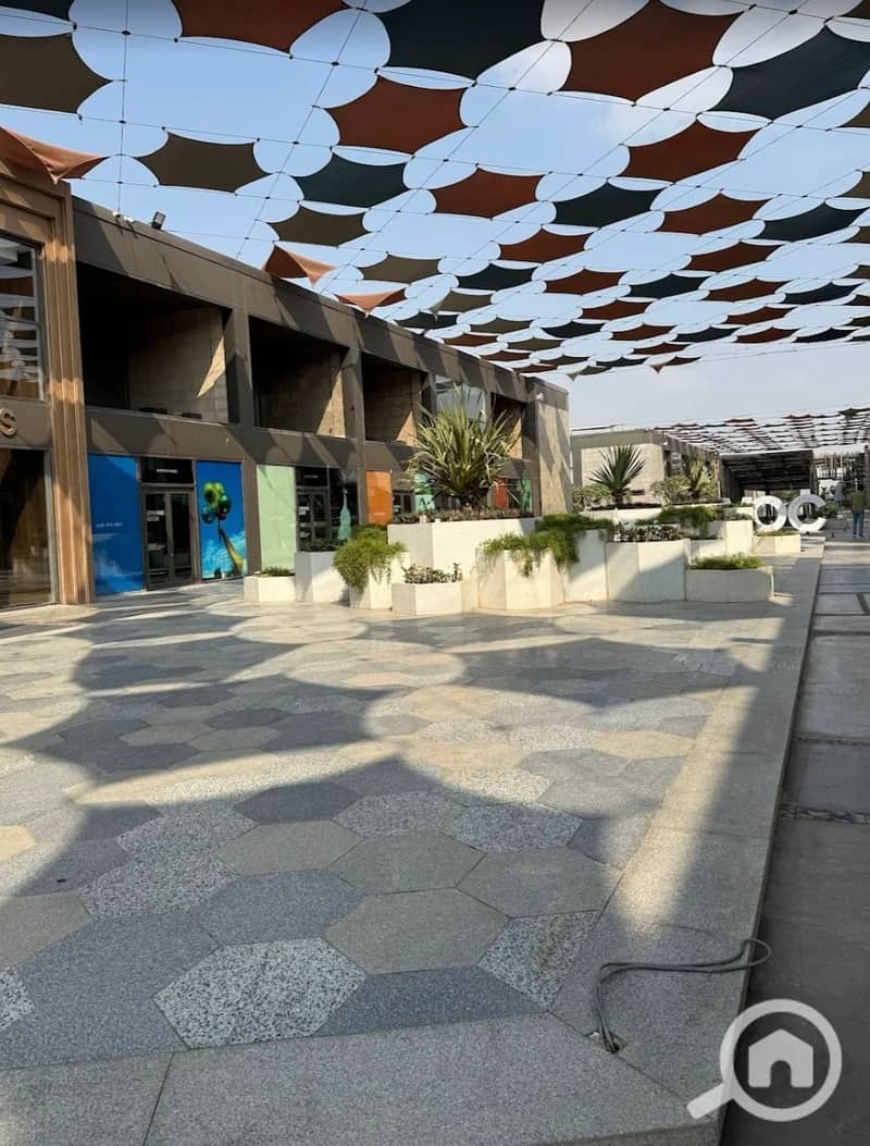 Admin office for sale at a special price in Walk of Cairo Sodic, Sheikh Zayed - Vista 5