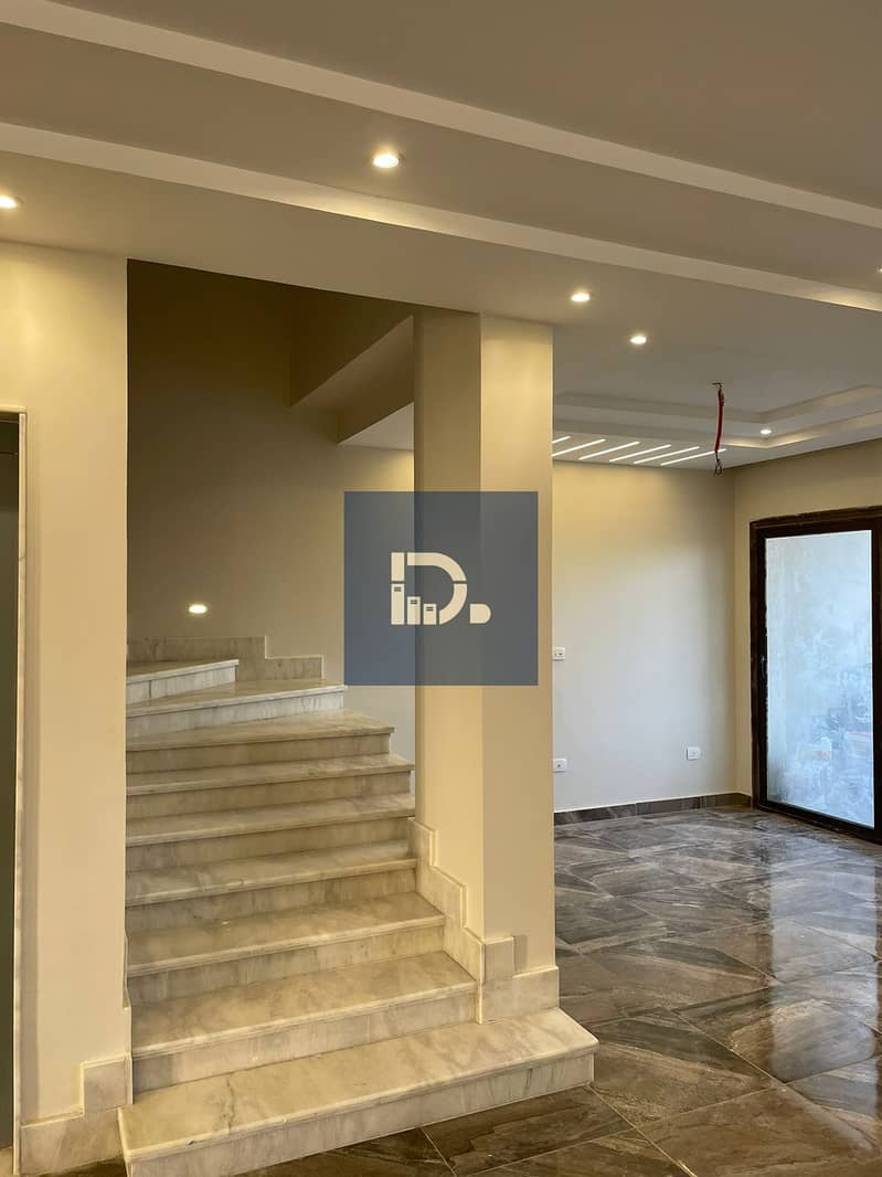For sale, an ultra super luxurious twin house with an internal elevator for sale in Green 4 Compound in the Eastern Expansions next to Palm Hills. - Ansicht 4