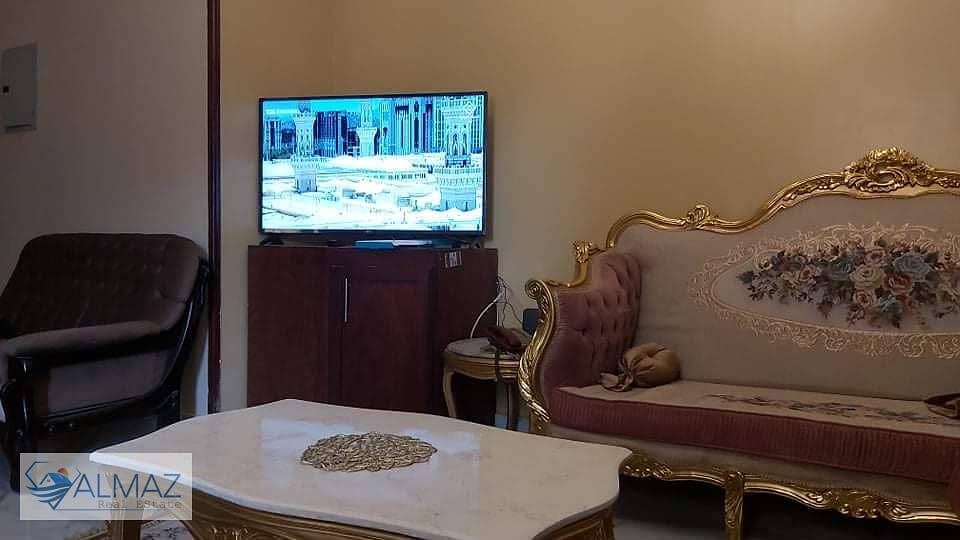 A fully furnished, high-end apartment available for immediate occupancy in Neighborhood 11, in the heart of the First Settlement. It boasts a prime, s - Vista 6