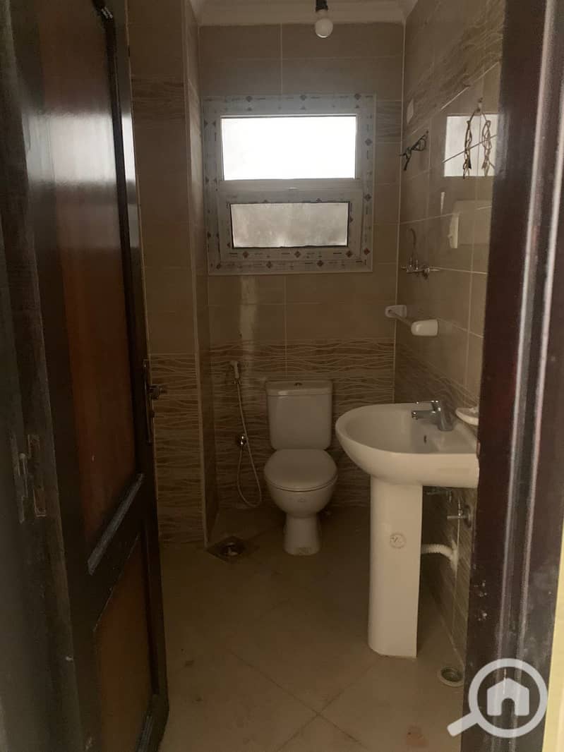 For sale, an apartment in Dar Misr Compound, Al-Qarnfal, New Cairo, close to Al-Rehab, the Eastern Market, the Attorney General's office, and New Cairo Security Directorate. - Altro