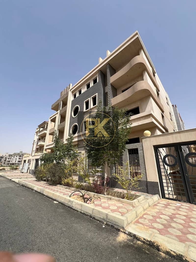Al Andalus 2 - Directly on Main Road, in front of Katameya Dunes Compound - Vista 2