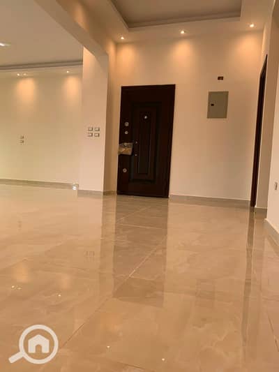 3 Bedroom Flat for Rent in New Cairo, Cairo - IMG-20260712-WA0034. jpg 3 Bedroom Flat for Rent in New Cairo, Cairo - IMG-20260712-WA0034. jpg