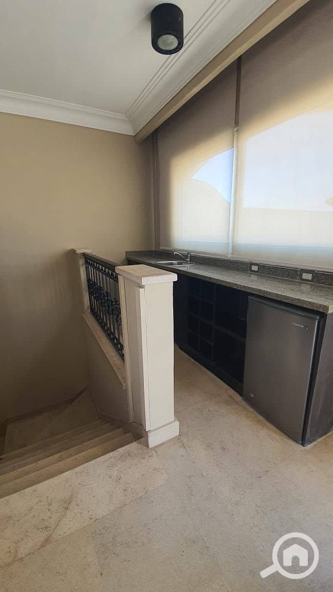 5 9ec6957f-b238-42d3-b18d-18a94d75453a. jpeg
