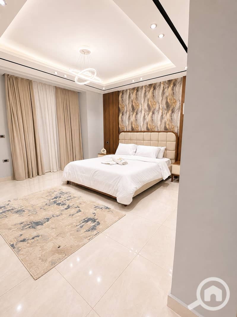 19 Master bedroom king bed. PNG
