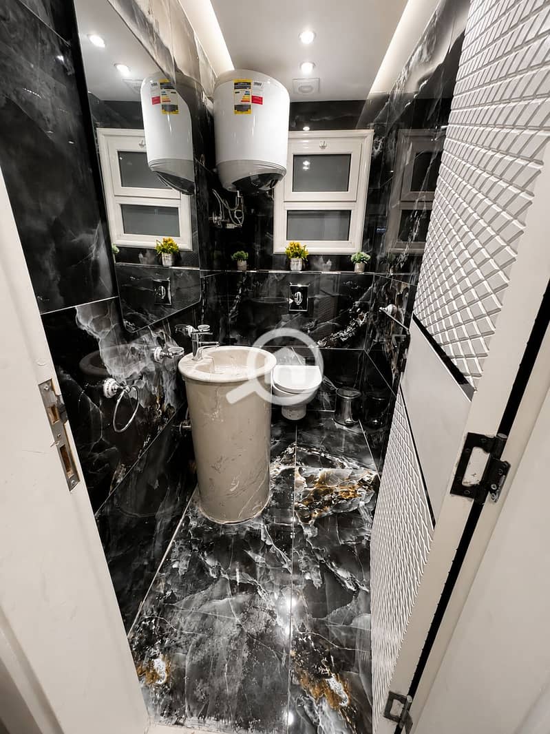 35 Dining bathroom. PNG