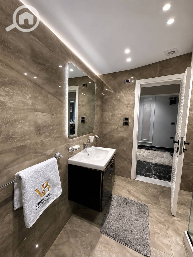 37 Main bathroom full. PNG