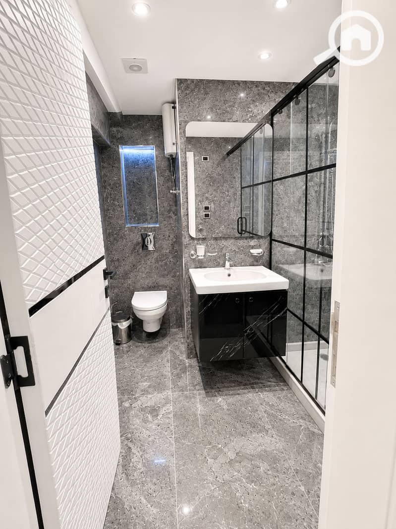 41 Master bathroom. PNG