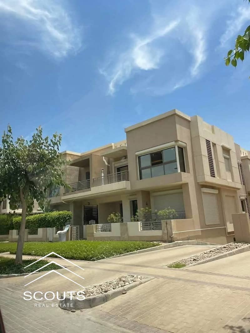 Fully finished villa with immediate occupancy and panoramic Crystal Lagoon views for sale in Taj City New Cairo near Sarai and Taj Sultan - Meer