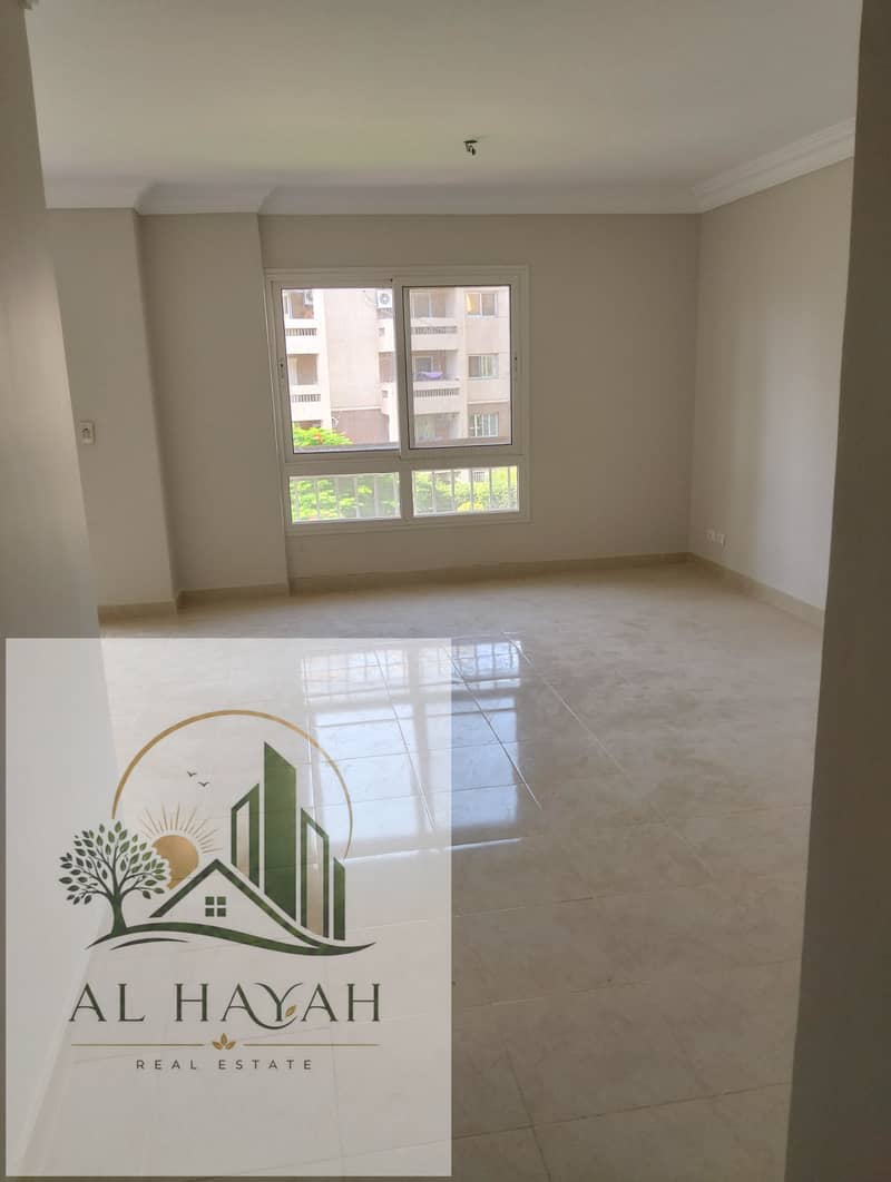 Apartment 165 meters for sale cash in Madinaty Phase B11 garden view in front of services and the mosque - Widok 3