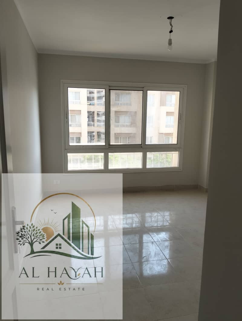 Apartment 165 meters for sale cash in Madinaty Phase B11 garden view in front of services and the mosque - Widok 6