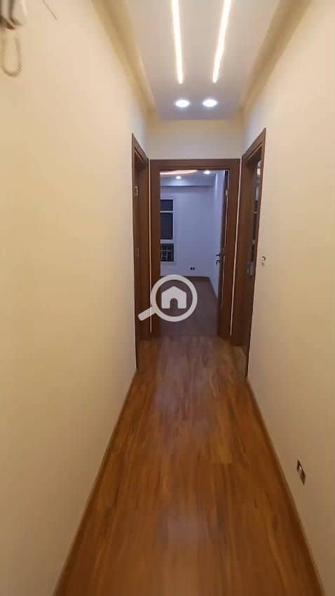 4 8a7b868f-2dc0-42bb-8789-00856ae66a50. jpg