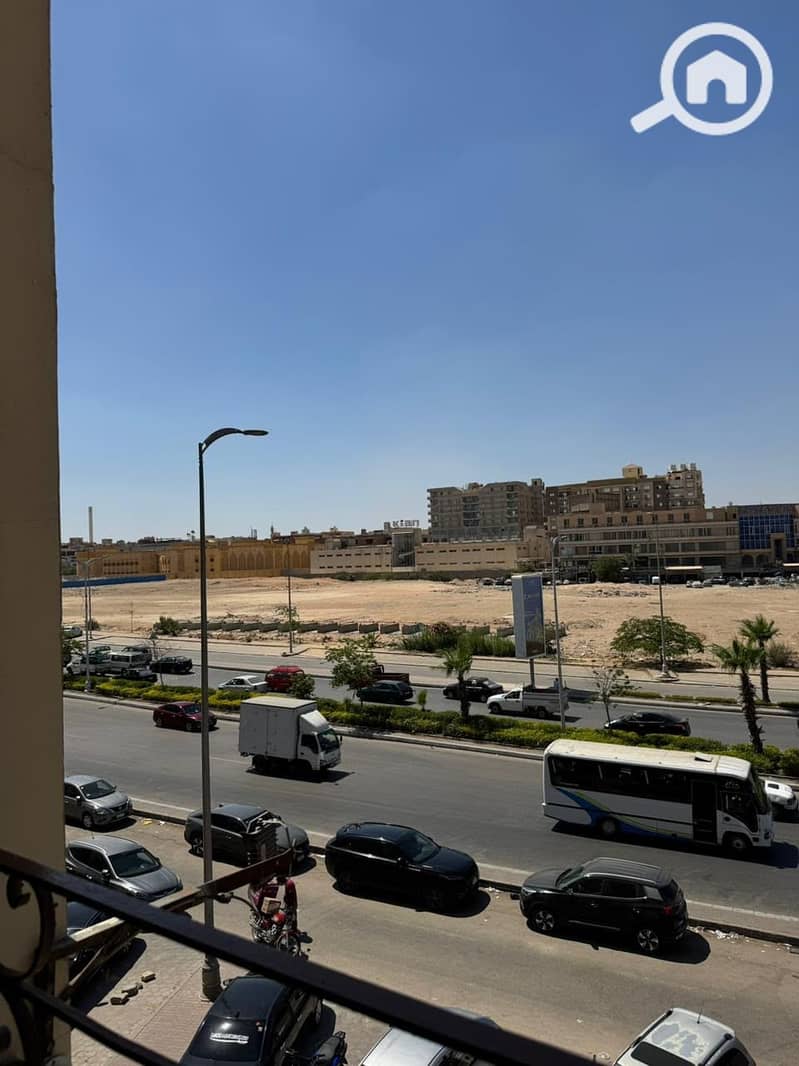 For sale: 31-square-meter commercial unit directly on the Central Axis at Walk’n Mall, 6th of October City—available with a 10-year installment plan. - Więcej