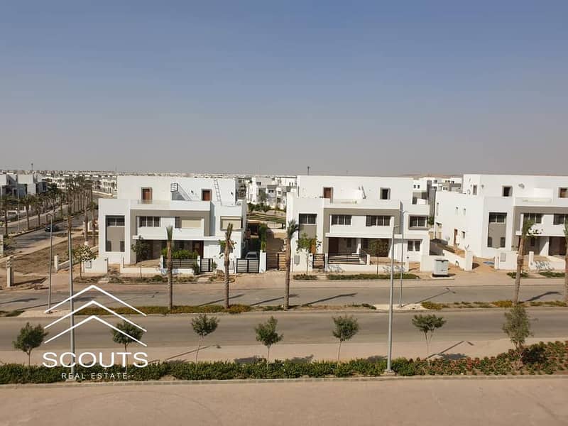 A distinctive 3-bedroom apartment overlooking the landscape in Hyde Park on 90th Street. Interest-free payment plan available for extended periods. Re - Ansicht 3